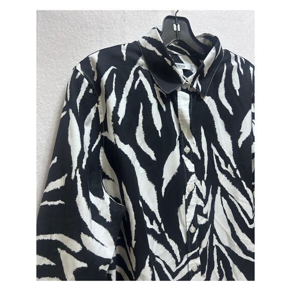 Chico's Animal Print Button Front Shirt Size 2 US 12 Black White Casual Travel - Picture 4 of 6